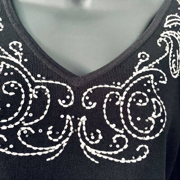 Cable & Gauge Black Embroidered Embellished Knit Sweater Top Size Medium - Picture 2 of 8